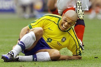 En la selección brasileña, Ronaldo sufrió y celebró; de las lesiones a los títulos, en tiempos de fiestas