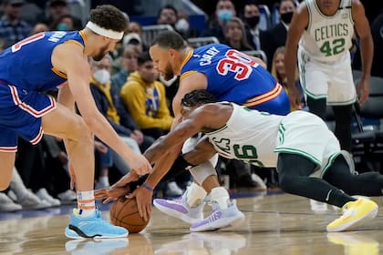 En la temporada Golden State y Boston se ganaron mutuamente de visitante