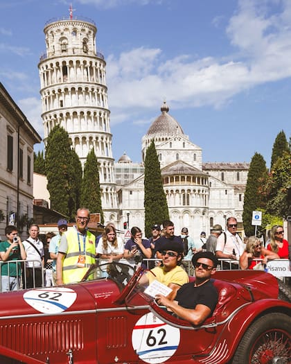En la tercera etapa los autos se coinvirtieron en postales por la Toscana y el Lacio, junto a vistas como la Torre de Pisa