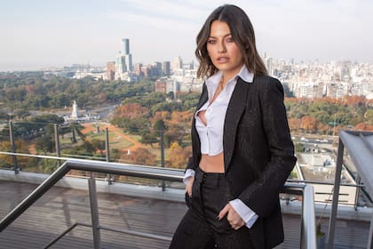 En la terraza del edificio, con Buenos Aires a sus pies. En unos días, armará las valijas para partir a España, donde la esperan vacaciones en Ibiza y algunos proyectos en Madrid.