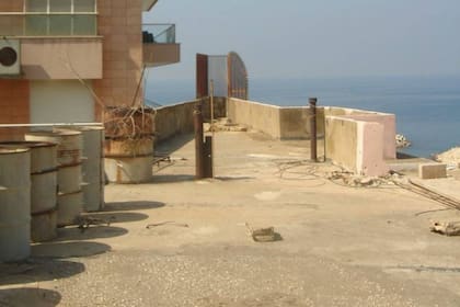 En la terraza del edificio se puede observar su forma de nave que hizo que en un principio la construcción fuera bautizada como Queen Mary, el nombre de un transatlántico británico