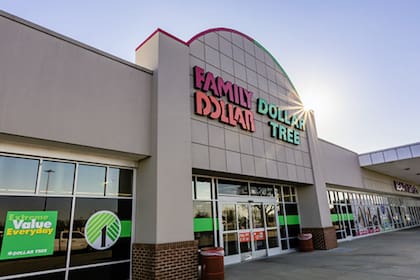 En la tienda se encuentran sombras y labiales a US$1.25 cada uno, mientras que en el sitio web tienen un valor de entre US$12,50 y US$25