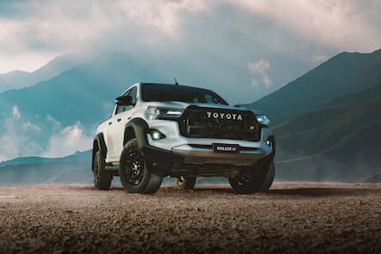 En la Toyota Hilux, el nombre es resultado de la fusión de dos palabras en inglés que refieren a altura y lujo.