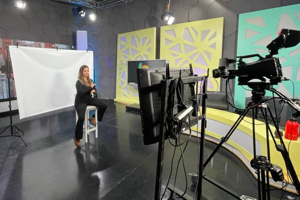 En la transmisión por YouTube la pantalla estará dividida en dos partes iguales para mostrar en una al candidato y en la otra al intérprete de lengua de señas