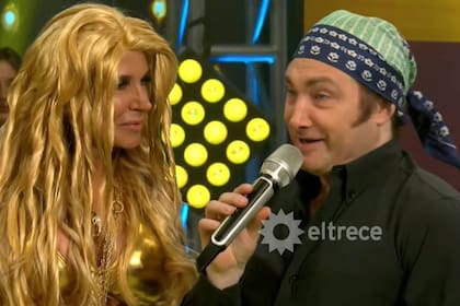 En La tribuna de Guido (eltrece), de noviembre de 2018, Javier Milei imitó a Leonardo Favio y su pareja de entonces, la cantante Daniela, hizo lo propio con Shakira