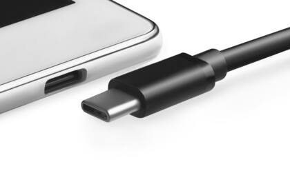 Apple ya vende su primer cargador con 2 USB-C pero estos