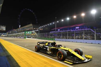 En la última temporada en Renault, Nico Hülkenberg logró 37 puntos y finalizó en el decimocuarto puesto en el campeonato de pilotos; su mejor clasificación fue el quinto lugar en el Gran Premio de Italia, en Monza