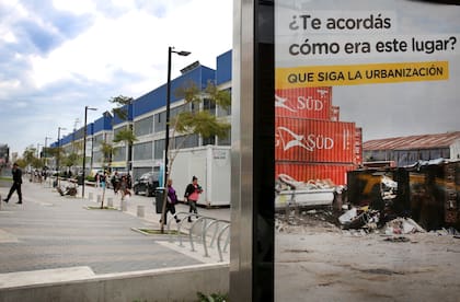 El cartel del gobierno que indica el antes y después de las obras