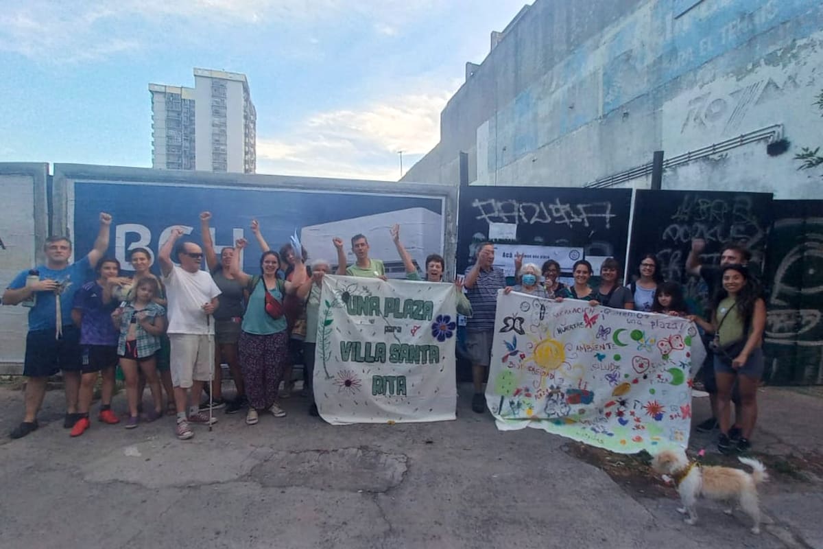 En la víspera de Navidad, los vecinos de Villa Santa Rita volvieron a pedir que este predio de Álvarez Jonte 3200 se convierta en plaza. Agenda Villa Santa Rita