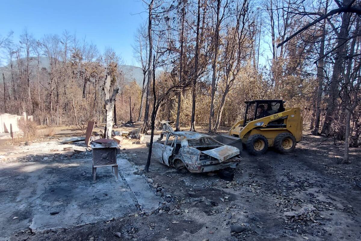 En la zona de Mallín Ahogado comenzaron las tareas de remoción de escombros tras los devastadores incendios forestales