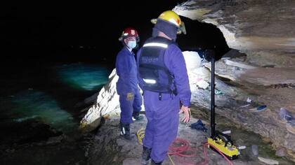 En la zona trabajaron personal policial de Vista Alegre, Prefectura Naval, Bomberos Voluntarios de la localidad de Centenario y Gendarmería