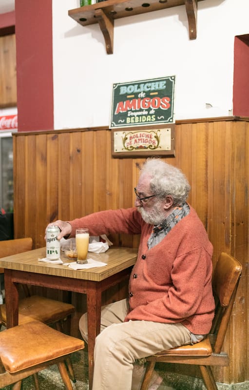 En Las 40 Viejo Bar conviven las generaciones de viejos parroquianos con los nuevos.
