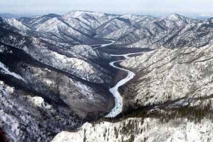 Los Lykova construyeron un hogar a 250 kilómetros del pueblo más cercano, Tashtagol, cerca de la frontera de Mongolia, al que se accede luego de una caminata de dos semanas a pie