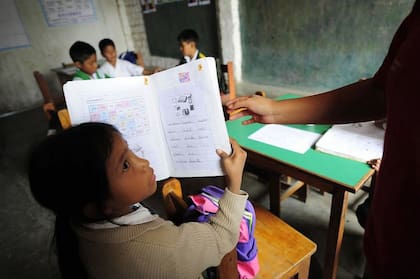 En las aulas presenciales se da el contacto visual que enriquece el aprendizaje, explica Baldeón.
