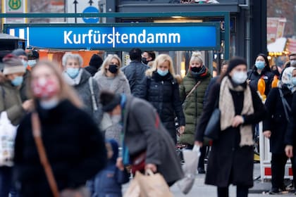 En las calles de Berlín, un estricto uso del barbijo
