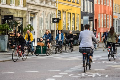 En las calles de Copenhague, la mayoría transita en bicicleta.