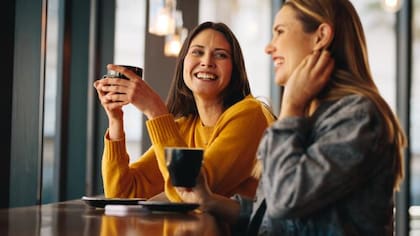 En las conversaciones casuales podemos olvidar términos: los más frecuentes son los nombres propios
Foto: iStock