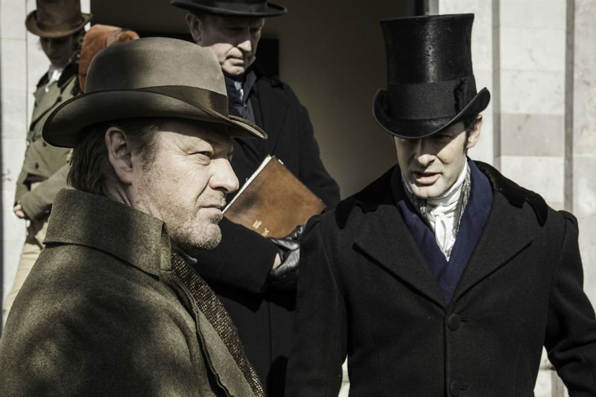 En Las crónicas de Frankestein, Sean Bean se pone en la piel de John Marlott y Tom Ward interpreta a Sir Robert Peel, fundador de la Policía Metropolitana Británica
