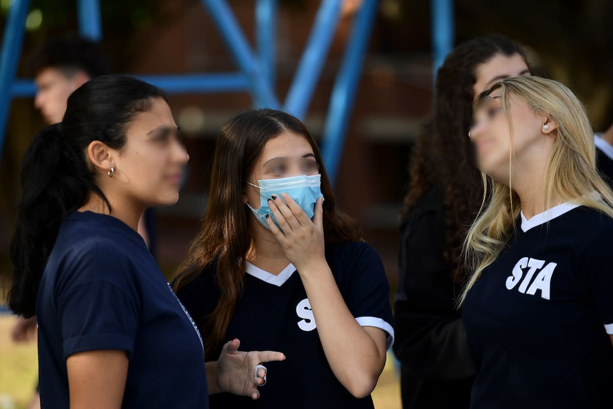 En las escuelas porteñas el uso del barbijo es optativo; la Ciudad siguió los pasos de Mendoza, la primera jurisdicción en tomar esa medida, que luego también adoptó la Provincia de Buenos Aires