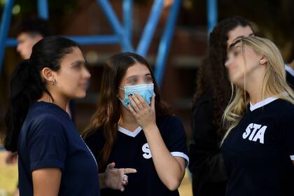 En las escuelas porteñas el uso del barbijo es optativo; la Ciudad siguió los pasos de Mendoza, la primera jurisdicción en tomar esa medida, que luego también adoptó la Provincia de Buenos Aires