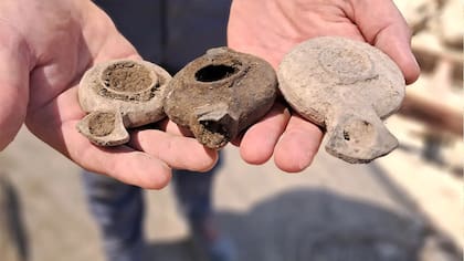 En las excavaciones se hallaron diferentes artículos que datan de la época romana en la región