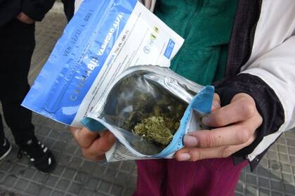 En las farmacias uruguayas el cannabis se vende en paquetes de cinco gramos.