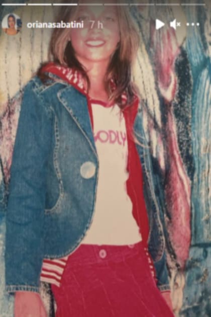En las fotos que subió a sus historias de Instagram, se ve a Sabatini peinada y maquillada, posando con distintos conjuntos de ropa