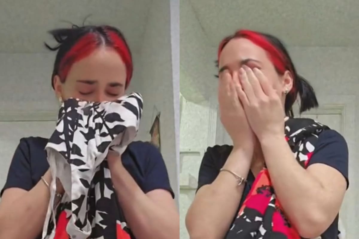 En las imágenes, la joven sostiene un vestido y unas zapatillas blancas que su madre le hizo llegar desde Cuba a Miami