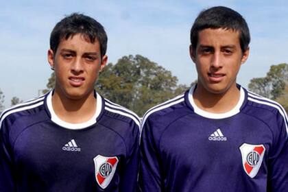 En las inferiores de River. Rogelio (izquierda), con el lunar debajo del ojo izquierdo