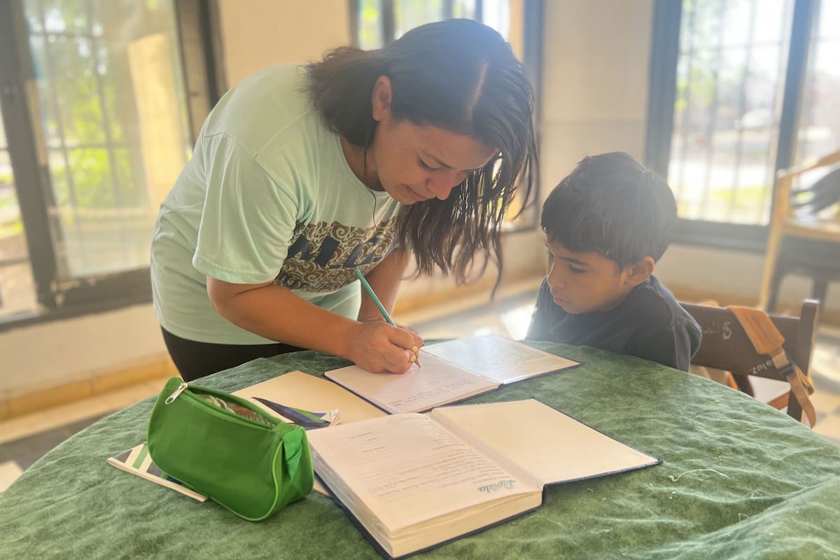 En Las Lomitas, Formosa, Alexis Nahuel Tapia (7 años) participa de las clases de apoyo de Emaús