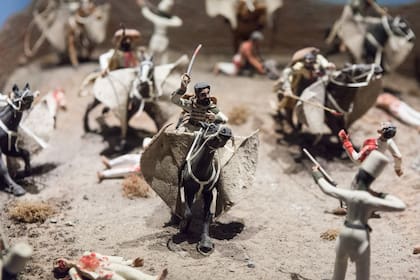 En las maquetas, plagadas de detalles, se observa el guardamontes que usan los gauchos del Norte.