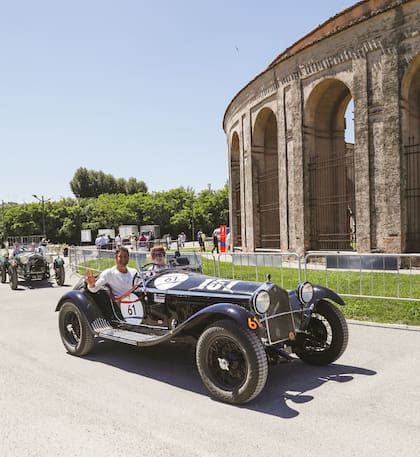 En las Mille Miglia 2026. "Mi hermano Juan es una persona bastante especial, nada lo perturba y es de muy pocas palabras; te dice dos cosas contundentes y listo", dice Margarita