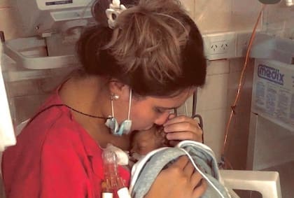 En las noches interminables de Neonatología, Micaela Vicente vivía a la deriva, tomada de la mano de su marido ante diagnósticos que caían sin aviso y el miedo constante por Bauti.