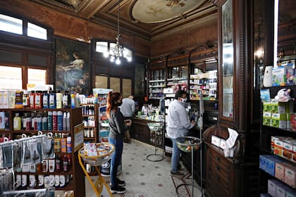 En las paredes pueden observarse los óleos renacentistas pintados por el italiano Berberis