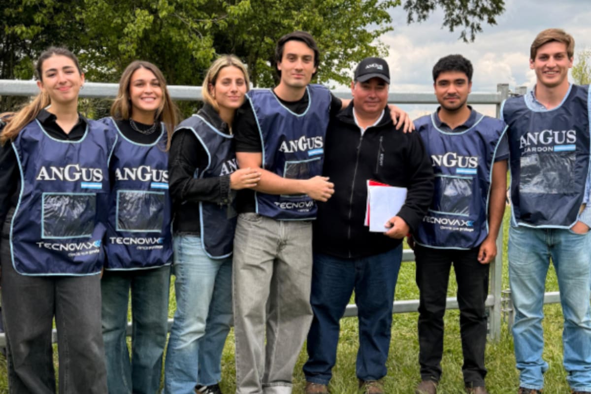 En las prácticas, Sofía Ponce de León, Delfina Spinella, Luisina Ugolini, Tomás Fernández, Juan Martín Ojea Rullán (coach), Nicolás Gorriti Von Hinke y Fermín Eyherabide