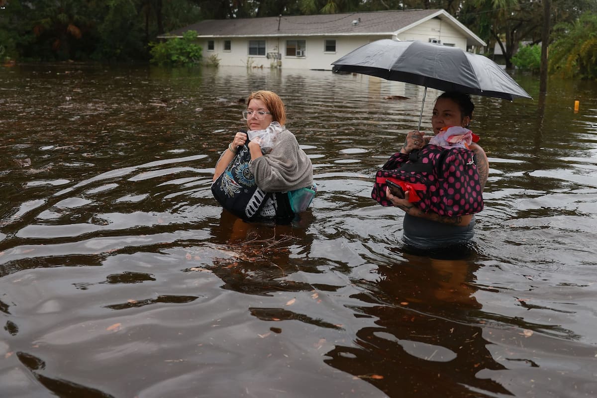 En las primeras horas del miércoles, el huracán Idalia ha causado severas inundaciones en las poblaciones costeras de Florida
