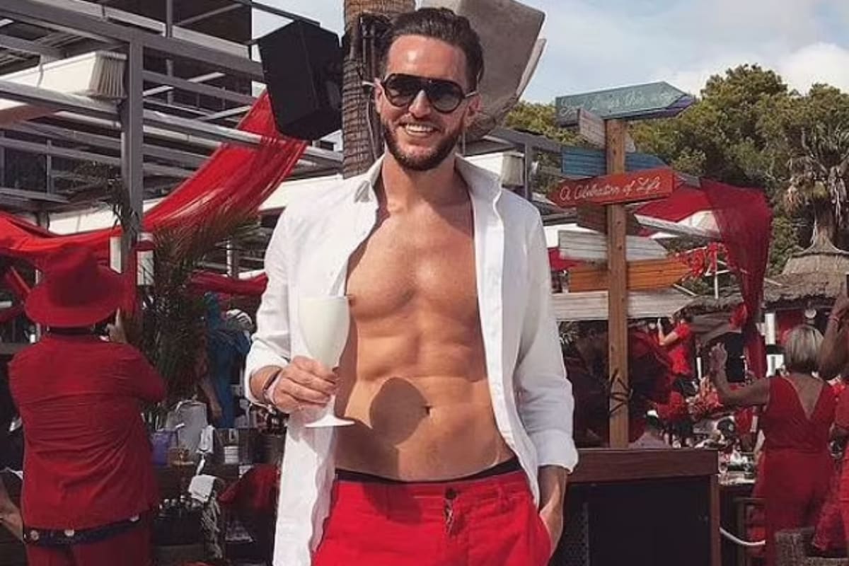 En las redes sociales, Tim Stokely suele mostrar yates, autos de colección, su lujosa mansión y las exclusivas fiestas a las que asiste