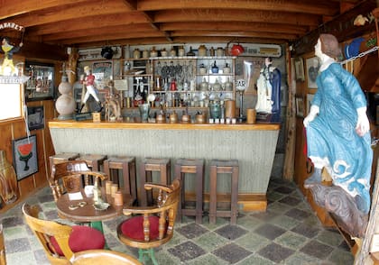 En las salas de la casa de Isla Negra se exhiben los objetos que coleccionaba Neruda