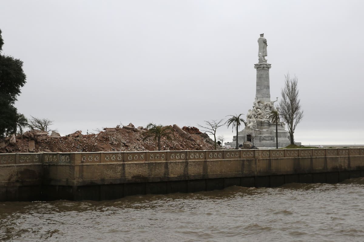 En las seis hectáreas ganadas al Río de la Plata, donde habrá un espacio público y estacionamiento subterráneo, comenzará la renovación para mejorar la movilidad de pasajeros y vehículos; también habrá nuevas posiciones para aviones y terminales