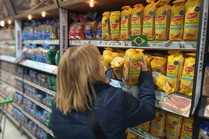 En las últimas semanas llegaron más productos importados a las góndolas locales