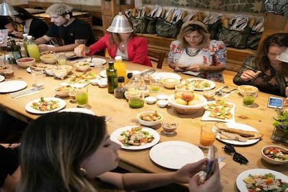 En Le Pain Quotidien se comparte la mesa, la comida, los drinks y una buena comversación