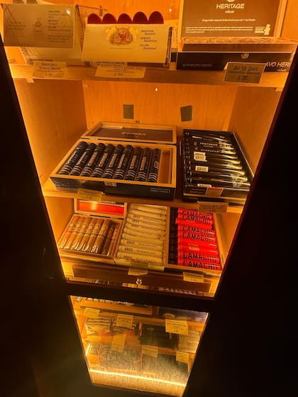En Little Havana está lleno de habanos cubanos a la venta.