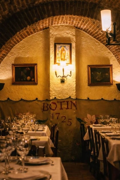 En lo que era la antigua bodega de la fonda abierta por Jean Botín figura la fecha de fundación del restaurante