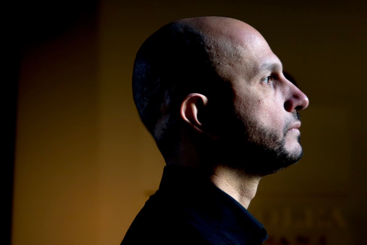 En Lo viral, el periodista y escritor español decidió reconstruir la evolución de la pandemia desde fines de 2019 hasta la actualidad