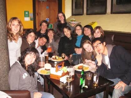 En Londres, junto a nuevos amigos.