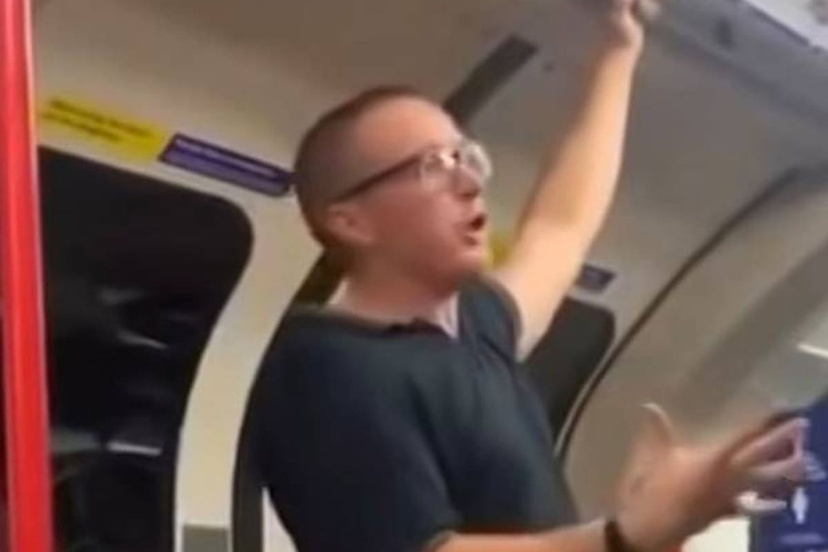 En Londres, un hombre empezó a gritar insultos racistas en el subte y terminó golpeado en el suelo