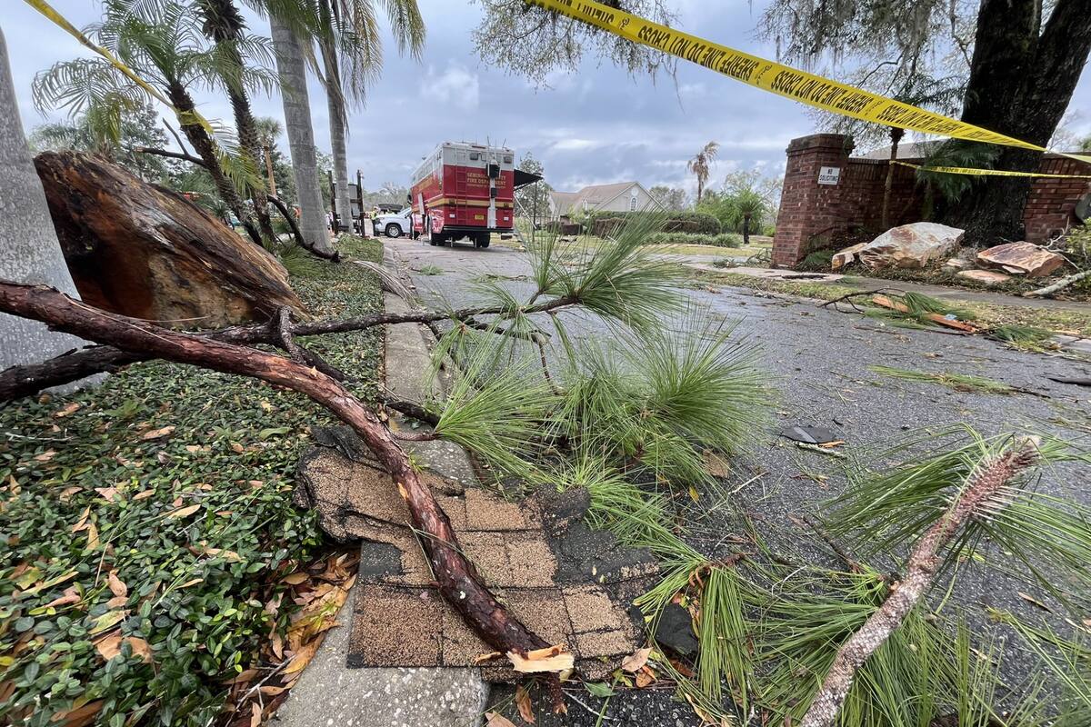 En Longwood, al menos dos viviendas quedaron completamente destruidas. Una familia logró sobrevivir refugiándose en un cuarto seguro