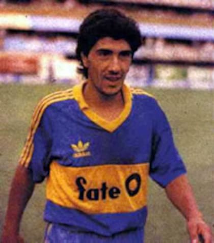 En los 80, Fate sponsoreó a Boca y goleadores como Jorge Comas lucieron el logo de la marca en su camiseta