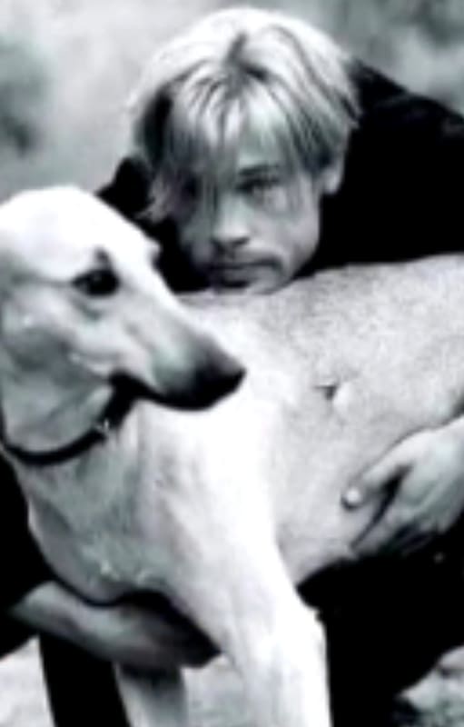 En los Andes, Pitt adoptó a Blanco, su perro (Foto: Telenoche)