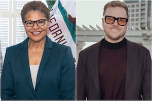 La estrella de reality que desafía a Karen Bass en la elección por la alcaldía de Los Ángeles
